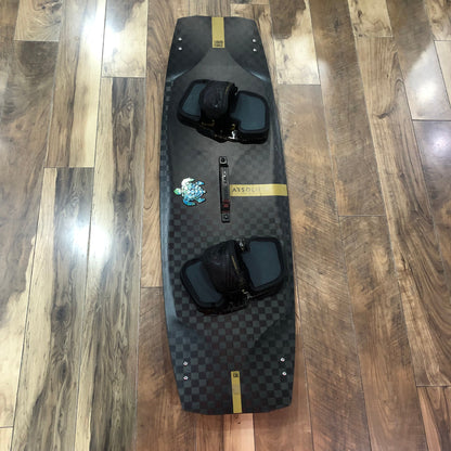  Used Lift Electric Foil V2 5.6 White Carbon Edition